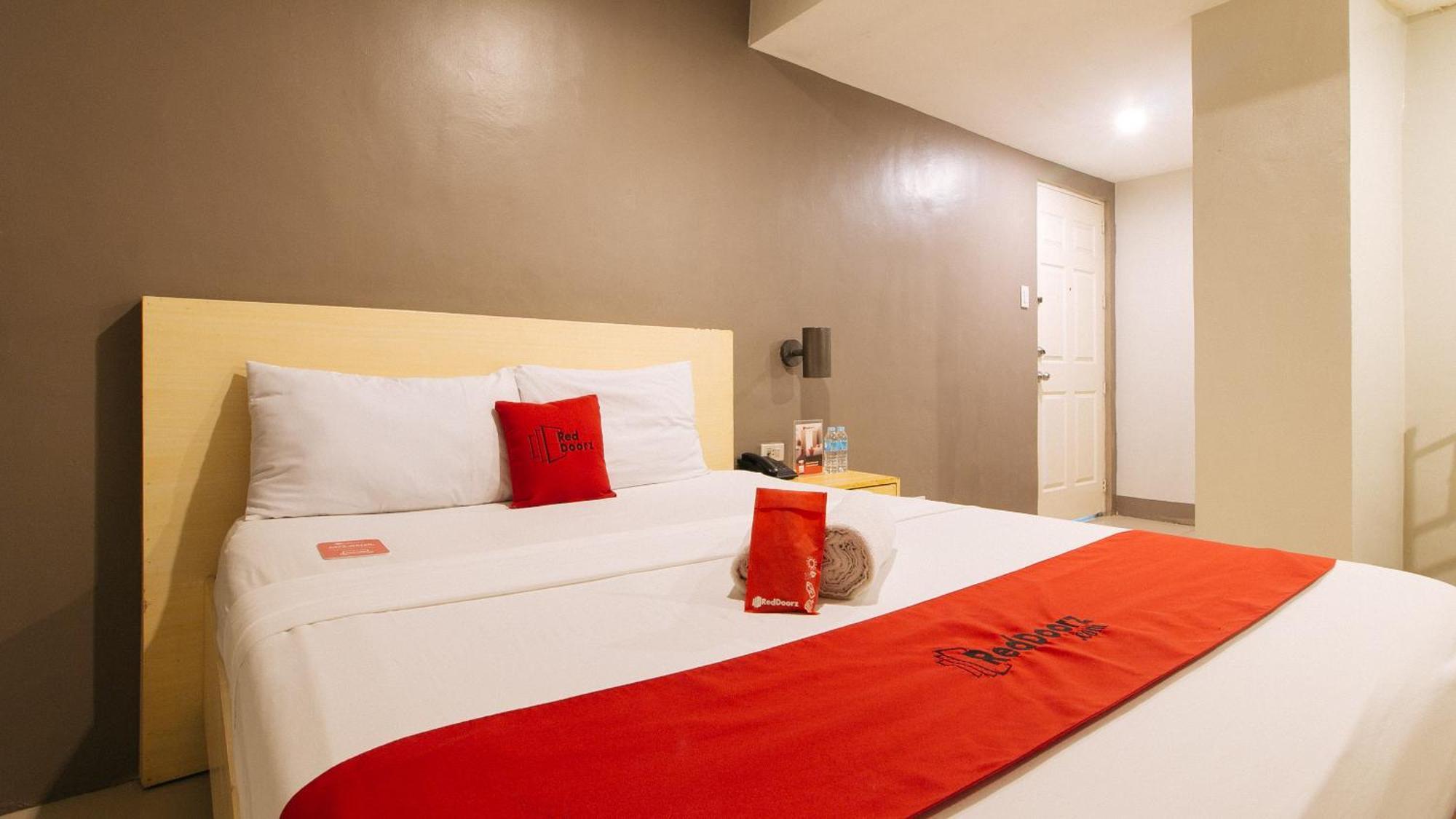 Reddoorz At Samat Mandaluyong Hotel Ngoại thất bức ảnh